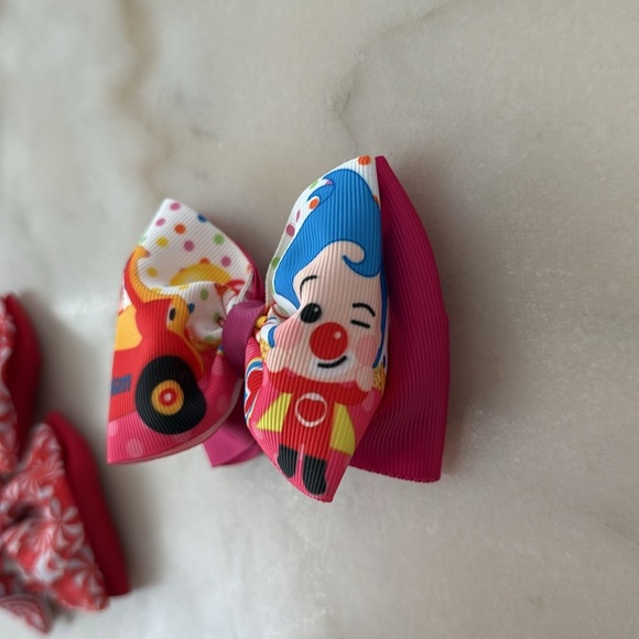 Plim Plim Colorful Hair Bow For Girls with Santa Designs Set of 4 NWOT - Picture 3 of 8